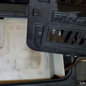 Țigări, ascunse în cutii cu bomboane, și băuturi alcoolice oprite la frontiera de est