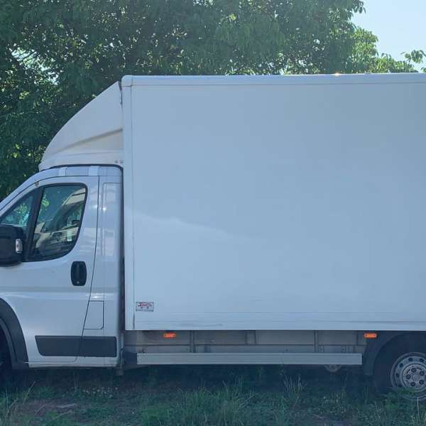 Autoutilitară furată din Spania, oprită la intrarea în România