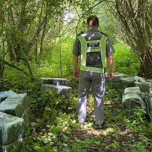 Peste 13.000 pachete cu țigări de contrabandă descoperite la Săpânţa