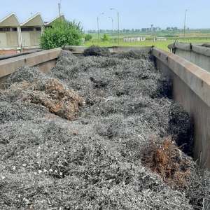 Trei autocamioane încărcate cu peste 64 de tone deşeuri din pilitură de fier, oprite la P.T.F. Giurgiu