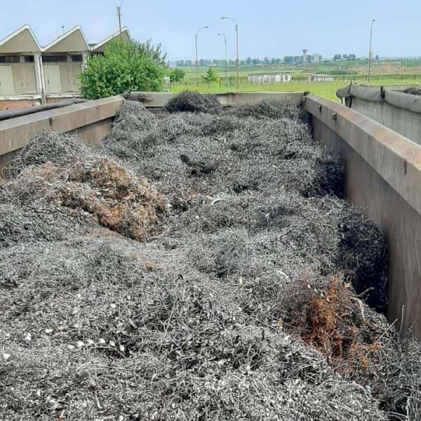 Trei autocamioane încărcate cu peste 64 de tone deşeuri din pilitură de fier, oprite la P.T.F. Giurgiu