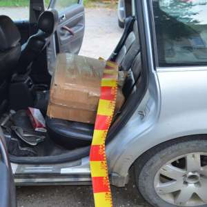 Bunuri accizabile de contrabandă în valoare de aproximativ 44.000 de lei descoperite la frontiera de est