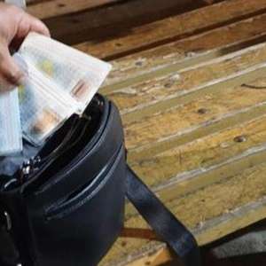 Depistat în timp ce încerca să transporte în Franța trei documente de identitate românești false