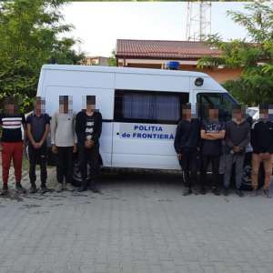 Două călăuze şi zece cetăţeni afgani, opriţi la frontiera cu Serbia