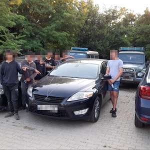 Două călăuze şi zece cetăţeni afgani, opriţi la frontiera cu Serbia