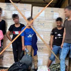 Unsprezece afgani au încercat să treacă ilegal frontiera în Ungaria, ascunși în două automarfare