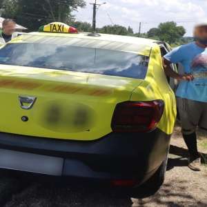 Ţigarete de contrabandă transportate cu taxiul