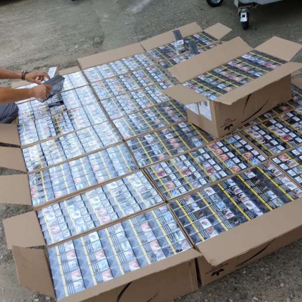 Ţigări cu timbru bulgăresc, ascunse în cabina unui TIR, depistate la P.T.F. Calafat