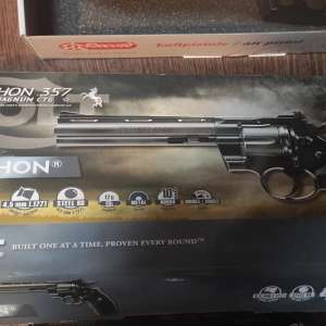 Arme cu aer comprimat, fără documente necesare transportului, oprite la Albița