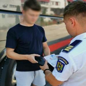 300 de euro, preţul unei identităţi false 300 de euro, preţul unei identităţi false