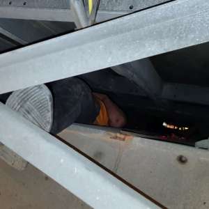 Tânăr afgan, ascuns pe lada de scule a unui autocamion, depistat la P.T.F. Giurgiu