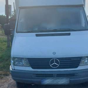 Sucevean la volanul unei autoutilitare cu asigurare falsă