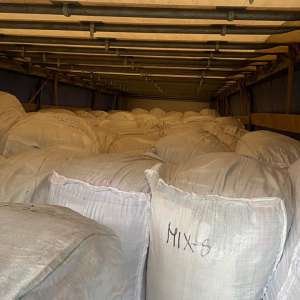 Peste 33  tone de deșeuri textile și aparate de cafea, oprite la P.T.F  Borș