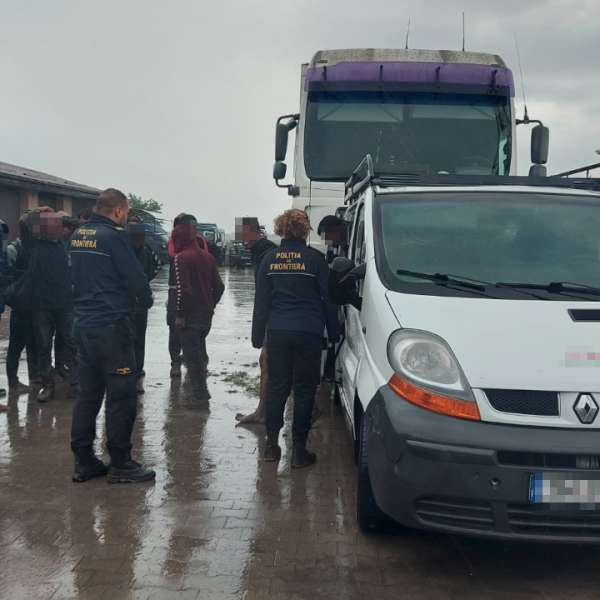 Douăzeci şi unu cetăţeni asiatici depistaţi de poliţiştii de frontieră timişeni