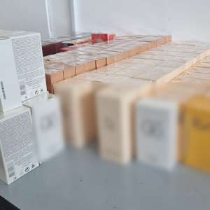 Parfumuri susceptibile a fi contrafăcute, estimate la 352.000 de lei, descoperite la P.T.F. Giurgiu