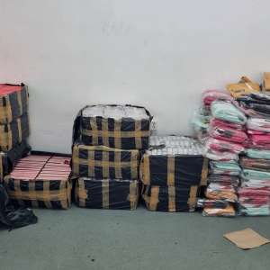 Articole vestimentare susceptibile a fi contrafăcute, estimate la 215.500 de lei, descoperite la P.T.F. Giurgiu