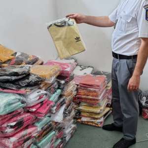 Articole vestimentare susceptibile a fi contrafăcute, estimate la 215.500 de lei, descoperite la P.T.F. Giurgiu