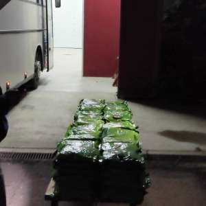 240 de kilograme de tutun aromatizat, descoperite la Stânca