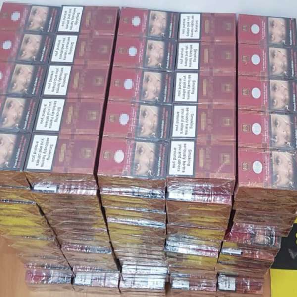 Doi ucraineni cercetaţi pentru contrabandă cu ţigări