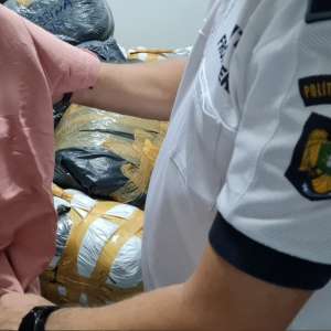 Bunuri susceptibile a fi contrafăcute, estimate la aproximativ 30.000 de euro, descoperite la P.T.F. Giurgiu