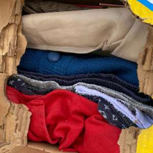 Peste 12 tone de deșeuri îmbrăcăminte și 150 de cauciucuri uzate, oprite la P.T.F Borș I și II