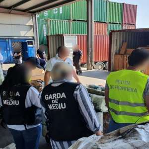 Patru containere cu deșeuri, descoperite în Portul Constanţa Sud Agigea