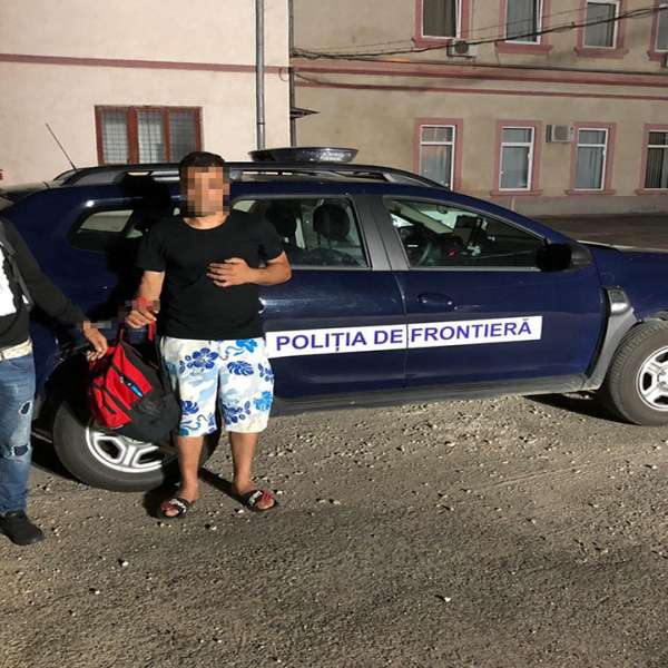 Doi cetăţeni străini opriți din drumul ilegal spre vestul Europei