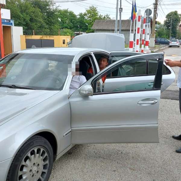 Preschimbarea permisului de conducere valabil cu unul fals costă cât o lucrare penală