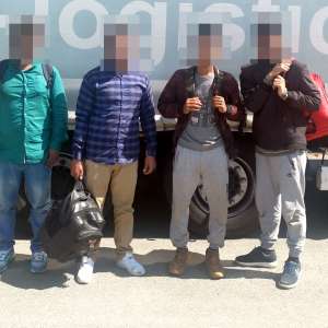 Douăzeci și unu de cetăţeni străini, depistați de polițiștii de frontieră arădeni