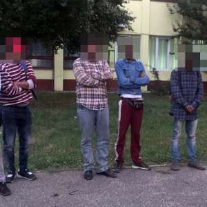 Douăzeci și unu de cetăţeni străini, depistați de polițiștii de frontieră arădeni
