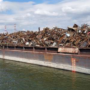 Peste o mie de tone de deșeuri din diferite materiale, transportate ilegal din Serbia, oprite la Cernavodă