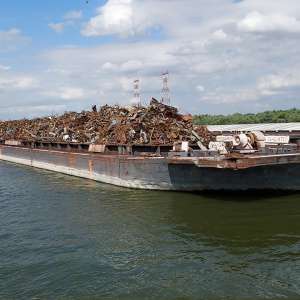 Peste o mie de tone de deșeuri din diferite materiale, transportate ilegal din Serbia, oprite la Cernavodă