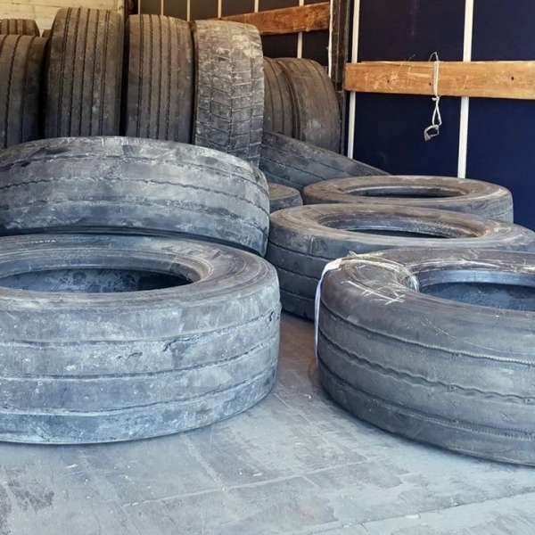 Peste trei tone de anvelope uzate oprite la Giurgiu
