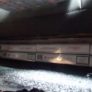 Ţigări ascunse după bancheta unui microbuz descoperite cu ajutorul câinelui poliţist CEY