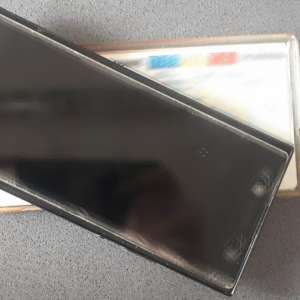 Carte de identite falsă ascunsă în husa telefonului