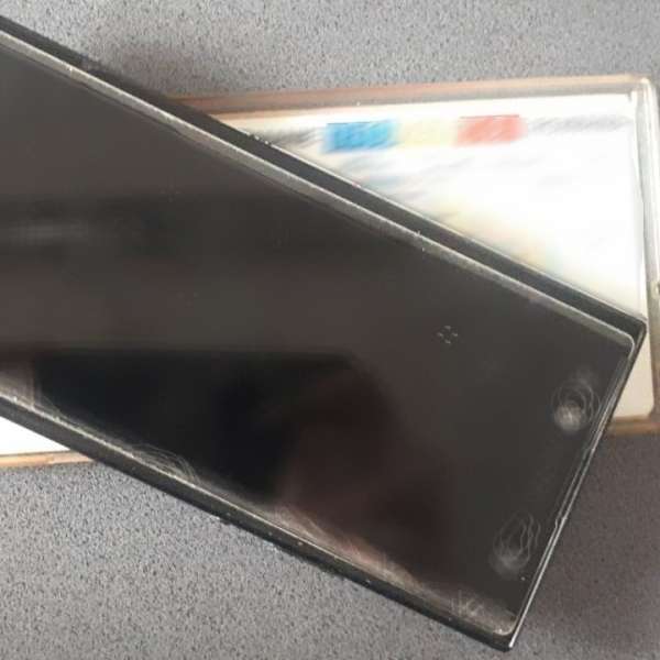 Carte de identite falsă ascunsă în husa telefonului