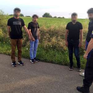 Patru cetăţeni străini opriți la frontiera de nord a țării