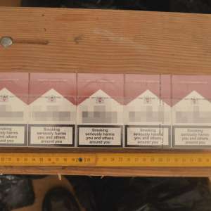 Aproximativ 11.000 pachete cu ţigări descoperite la frontiera cu Ucraina