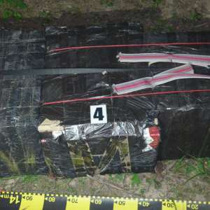 Aproximativ 11.000 pachete cu ţigări descoperite la frontiera cu Ucraina