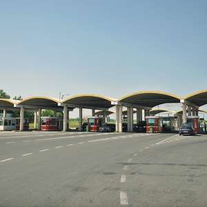 Doi sirieni ascunși în saci de plastic, în remorca unui TIR. Unul dintre ei a fost salvat de polițiștii de frontieră giurgiuveni, după ce și-a pierdut cunoștința