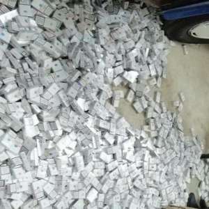 Autocar defect, blindat cu ţigarete, depistat la intrarea în România