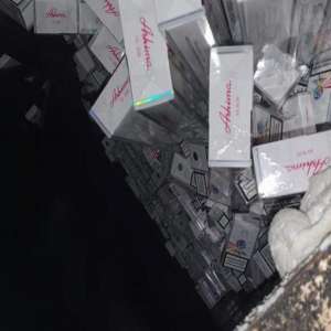 Autocar defect, blindat cu ţigarete, depistat la intrarea în România