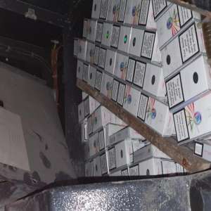 Autocar defect, blindat cu ţigarete, depistat la intrarea în România