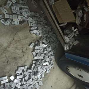 Autocar defect, blindat cu ţigarete, depistat la intrarea în România