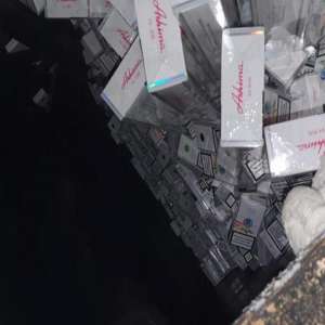 Autocar defect, blindat cu ţigarete, depistat la intrarea în România