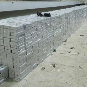 Autocar defect, blindat cu ţigarete, depistat la intrarea în România