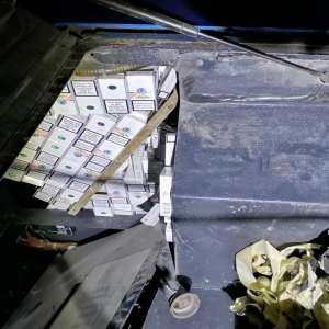 Autocar defect, blindat cu ţigarete, depistat la intrarea în România