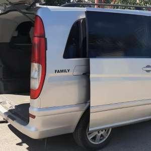 Microbuz plin cu ţigări de contrabandă, blocat în trafic de către poliţiştii de frontieră botoșăneni