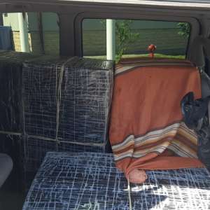 Microbuz plin cu ţigări de contrabandă, blocat în trafic de către poliţiştii de frontieră botoșăneni