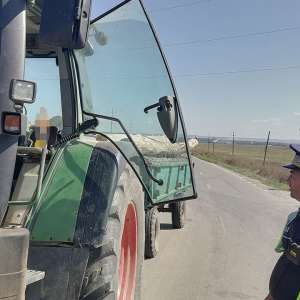 Ansamblu de vehicule condus fără drept, depistat în trafic